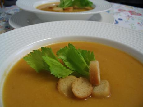 SOPA DE APIO Y ZANAHORIA / FILETES DE GALLO CON SALSA DE GAMBAS SOPA DE APIO Y ZANAHORIA / FILETES DE GALLO CON SALSA DE GAMBAS