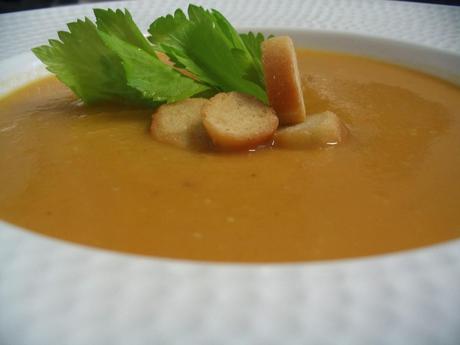 SOPA DE APIO Y ZANAHORIA / FILETES DE GALLO CON SALSA DE GAMBAS SOPA DE APIO Y ZANAHORIA / FILETES DE GALLO CON SALSA DE GAMBAS