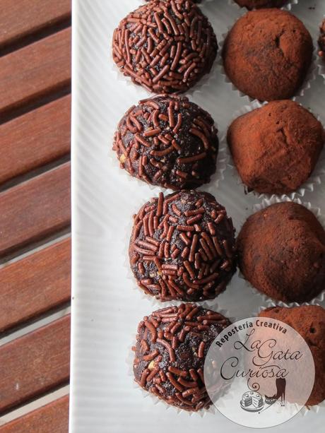 TRUFAS DE CHOCOLATE Y AVELLANA TRUFAS DE CHOCOLATE Y AVELLANA