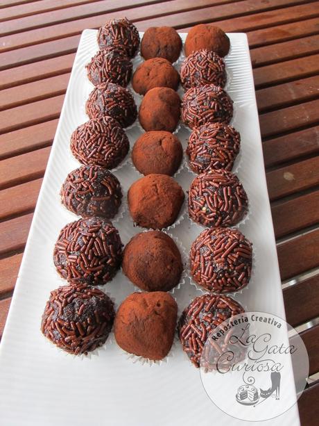 TRUFAS DE CHOCOLATE Y AVELLANA TRUFAS DE CHOCOLATE Y AVELLANA