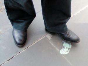 Fácil solución para los chicles pegados chicle_pegado