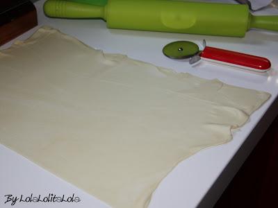 CARACOLA DE HOJALDRE CON PIMIENTOS CARACOLA DE HOJALDRE CON PIMIENTOS