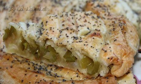 CARACOLA DE HOJALDRE CON PIMIENTOS CARACOLA DE HOJALDRE CON PIMIENTOS