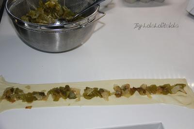 CARACOLA DE HOJALDRE CON PIMIENTOS CARACOLA DE HOJALDRE CON PIMIENTOS