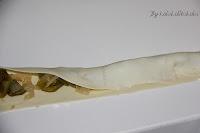 CARACOLA DE HOJALDRE CON PIMIENTOS CARACOLA DE HOJALDRE CON PIMIENTOS