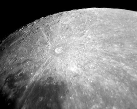 Ésta noche La Luna llena en su punto más alejado de La Tierra. Veremos una “miniluna”