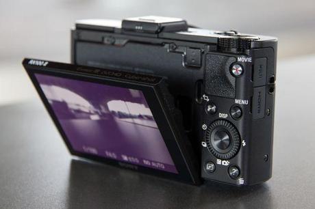 Sony Cyber-Shot DSC-RX100 II pantalla articulada