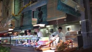 Tickets: “La Vida Tapa” Frenética actividad en la cocina
