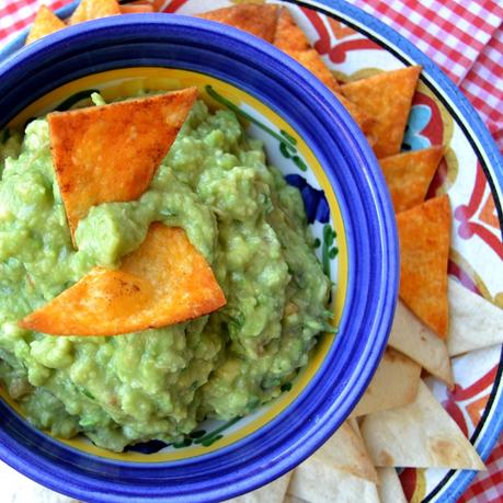 NACHOS CASEROS CON GUACAMOLE NACHOS CASEROS CON GUACAMOLE