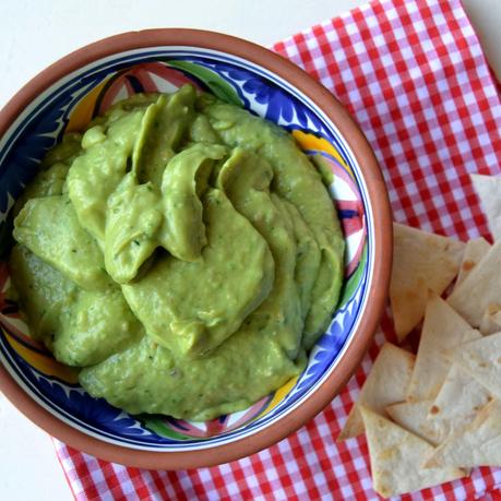 NACHOS CASEROS CON GUACAMOLE NACHOS CASEROS CON GUACAMOLE