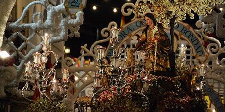 Delante de nosotros como Pastora Delante de nosotros como Pastora