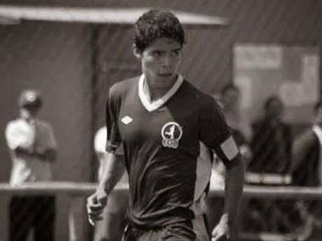 Jhonathan Calle, jugador de la Sub-17 peruana muere mientras entrenaba.