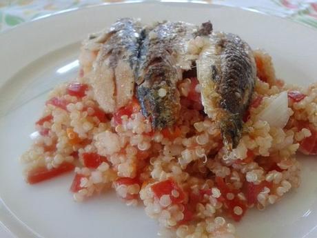 Tabule de quinoa con sardinas a la plancha