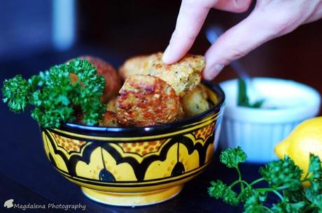 FALÁFEL CON SALSA DE YOGUR FALÁFEL CON SALSA DE YOGUR