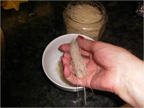 LANGOSTINOS EMPANADOS CON FIDEOS DE ARROZ LANGOSTINOS EMPANADOS CON FIDEOS DE ARROZ