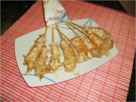 LANGOSTINOS EMPANADOS CON FIDEOS DE ARROZ LANGOSTINOS EMPANADOS CON FIDEOS DE ARROZ