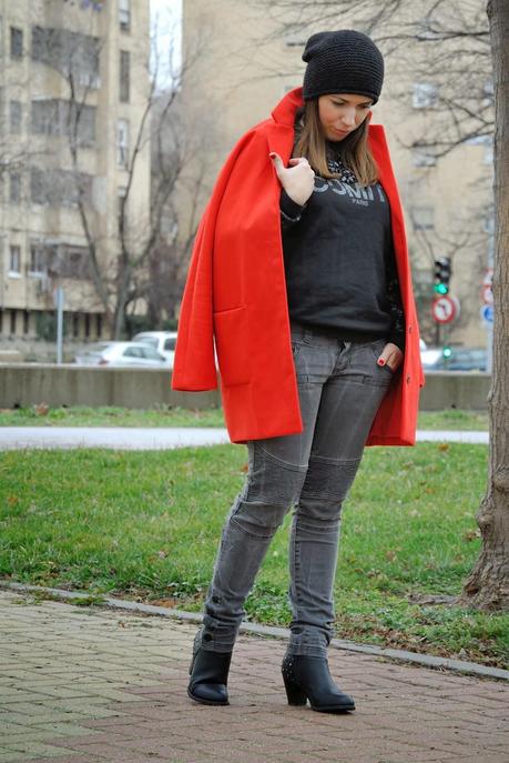 RED COAT.- RED COAT.-