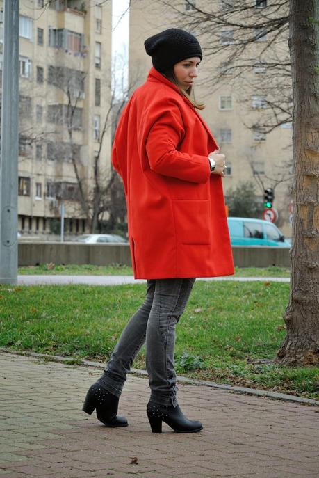 RED COAT.- RED COAT.-
