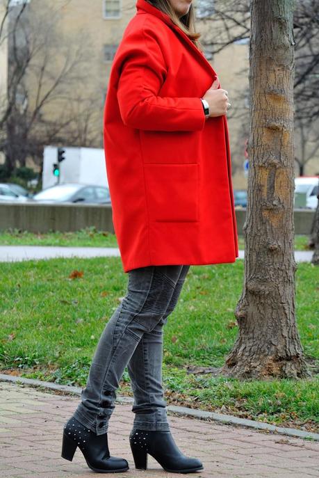 RED COAT.- RED COAT.-