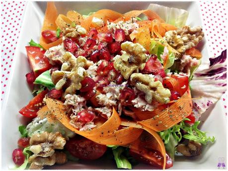 ENSALADA VARIADA CON GRANADA Y SALSA ROMESCO ENSALADA VARIADA CON GRANADA Y SALSA ROMESCO