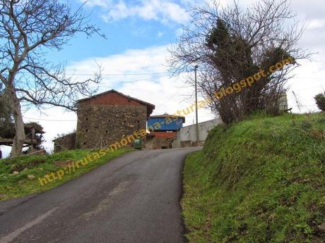 Ascensión al pico Gorfolí (585 m.) y visita a la cascada de Friera Ascensión al pico Gorfolí (585 m.) y visita a la cascada de Friera