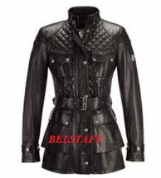 Dña. Letizia, curiosa mezcla de estilos casual y ejecutivo, con la AECC Dña. Letizia, curiosa mezcla de estilos casual y ejecutivo, con la AECC