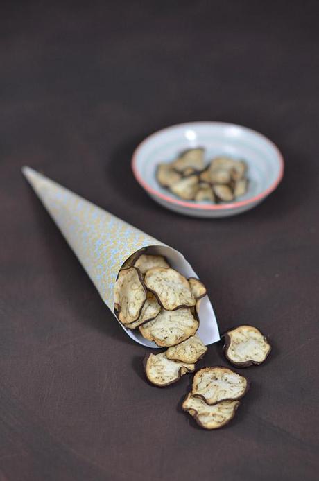 Chips de berenjenas y de manzana Chips de berenjenas y de manzana