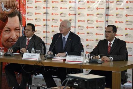 Informó el ministro Rafael Ramírez: Cupos viajeros, remesas familiares y líneas aéreas pasan a tasa Sicad.