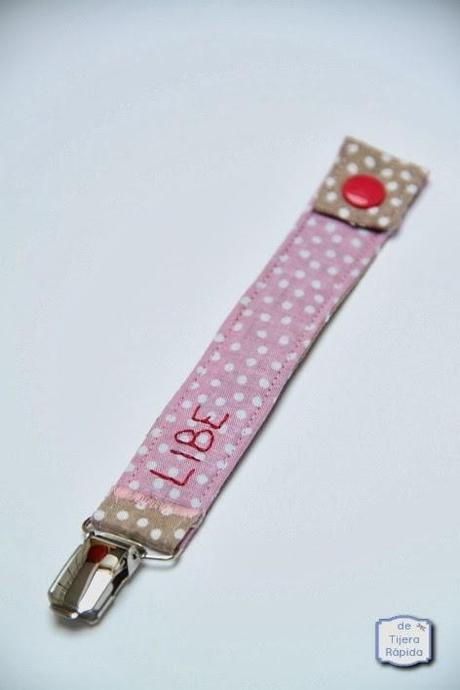 Mochila buho con chupetero a juego Pinza para chupeta bordada