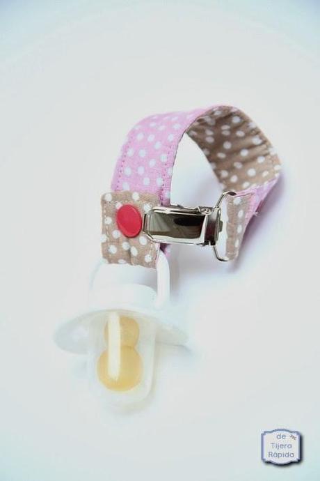 Mochila buho con chupetero a juego Pinza para chupeta bordada