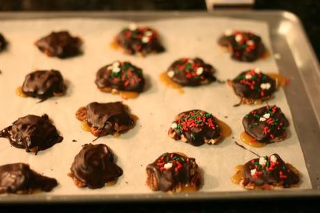 Dulces de pecan, caramelo y chocolate (receta de caramelo) Dulces de pecan, caramelo y chocolate (receta de caramelo)