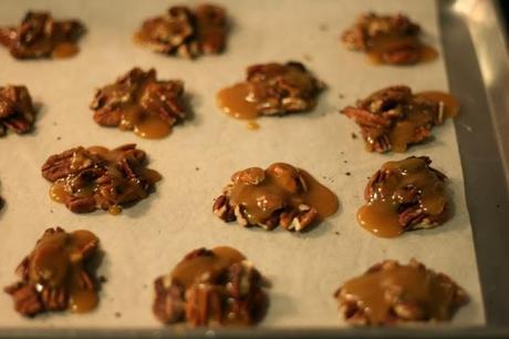 Dulces de pecan, caramelo y chocolate (receta de caramelo) Dulces de pecan, caramelo y chocolate (receta de caramelo)