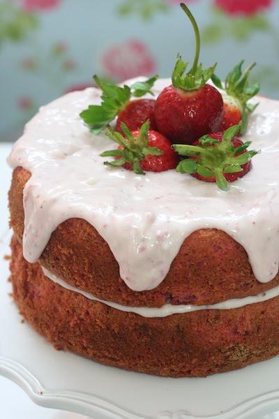 Bizcocho de fresas (naked or rustic cake) Bizcocho de fresas (naked or rustic cake)