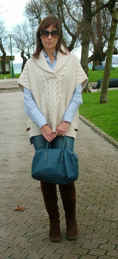 MIS LOOKS - MI PONCHO DE PUNTO MIS LOOKS - MI PONCHO DE PUNTO
