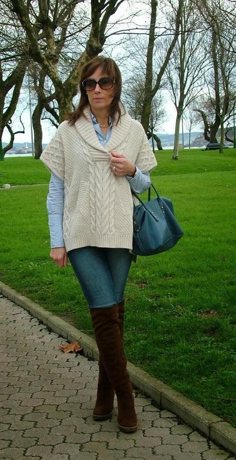 MIS LOOKS - MI PONCHO DE PUNTO MIS LOOKS - MI PONCHO DE PUNTO
