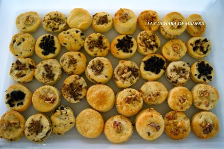 GALLETAS SALADAS DE QUESO CON RELLENOS DIFERENTES DE CHAMPIÑONES, ACEITUNAS O NUECES GALLETAS SALADAS DE QUESO CON RELLENOS DIFERENTES DE CHAMPIÑONES, ACEITUNAS O NUECES