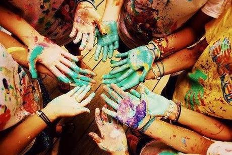 Me niego a convertirme en esa profe, la aburrida y amargada que tenía en el cole de pequeña a la cual llegué a odiar y me provocaba dolores de panza solo con verla. Me niego a convertirme en esa profe, la aburrida y amargada que tenía en el cole de pequeña a la cual llegué a odiar y me provocaba dolores de panza solo con verla.