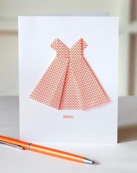 Cómo hacer una tarjeta de con un vestido de origami
