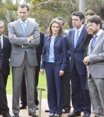 Letizia repite traje de Hugo Boss en Canarias Letizia repite traje de Hugo Boss en Canarias