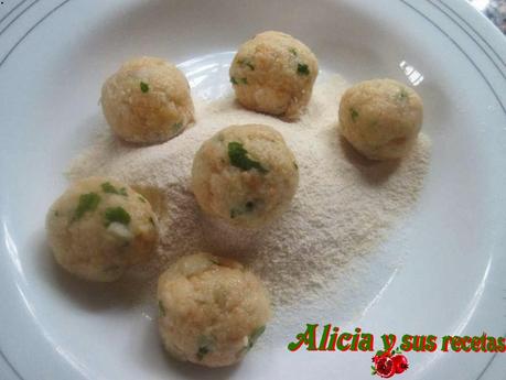 ALBÓNDIGAS DE BACALAO EN SOPA ALBÓNDIGAS DE BACALAO EN SOPA