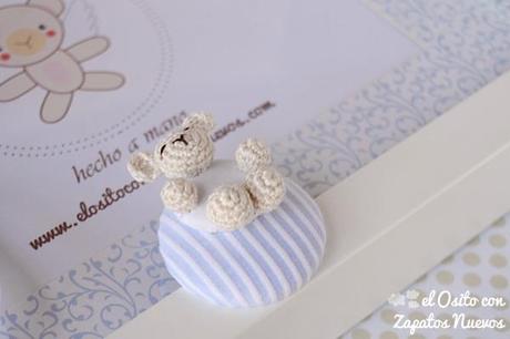 HELP! MI AMIGA ACABA DE TENER UN PEQUE canastilla bebé recién nacido amigurumi osito chupetero marco packaging nacimiento bautizo babyshower regalo handmade