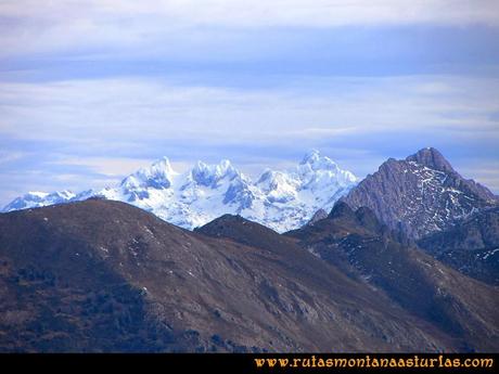 Vista de Picos de Europa desde la Colladina Vista de Picos de Europa desde la Colladina