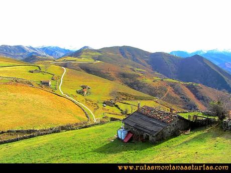 Detalle del camino de descenso a Anzó Detalle del camino de descenso a Anzó