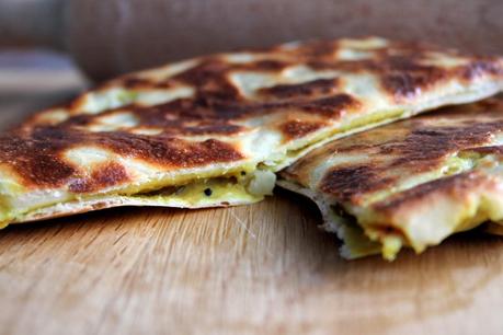 Amritsari naan, pan hindú relleno Amritsari naan, pan hindú relleno