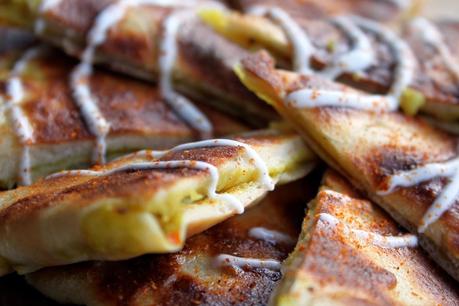 Amritsari naan, pan hindú relleno Amritsari naan, pan hindú relleno