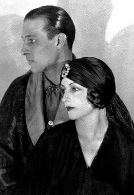 Un parecido físico, una mujer extraordinaria y un noble español. Un parecido físico, una mujer extraordinaria y un noble español.