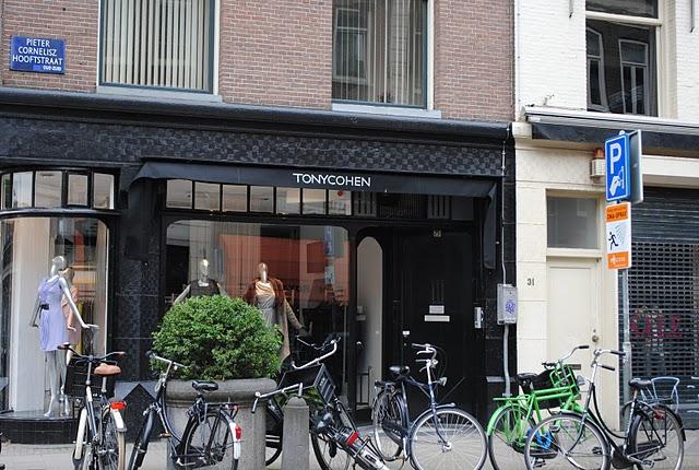 LUXURY IN AMSTERDAM. LUXURY IN AMSTERDAM.