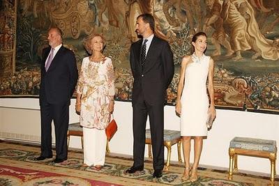 Los Reyes y los Príncipes de Asturias despiden el verano balear 2010. El look de Dña. Letizia