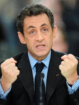 El Gobierno de Sarkozy quiere expulsar a los extranjeros por robar o mendigar.