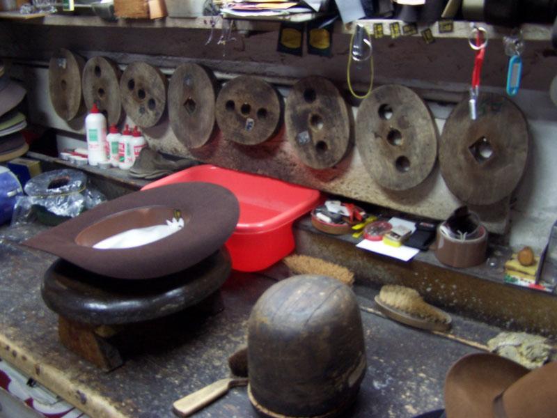 G.Pedersini una antigua Sombrerería de Brescia G.Pedersini una antigua Sombrerería de Brescia